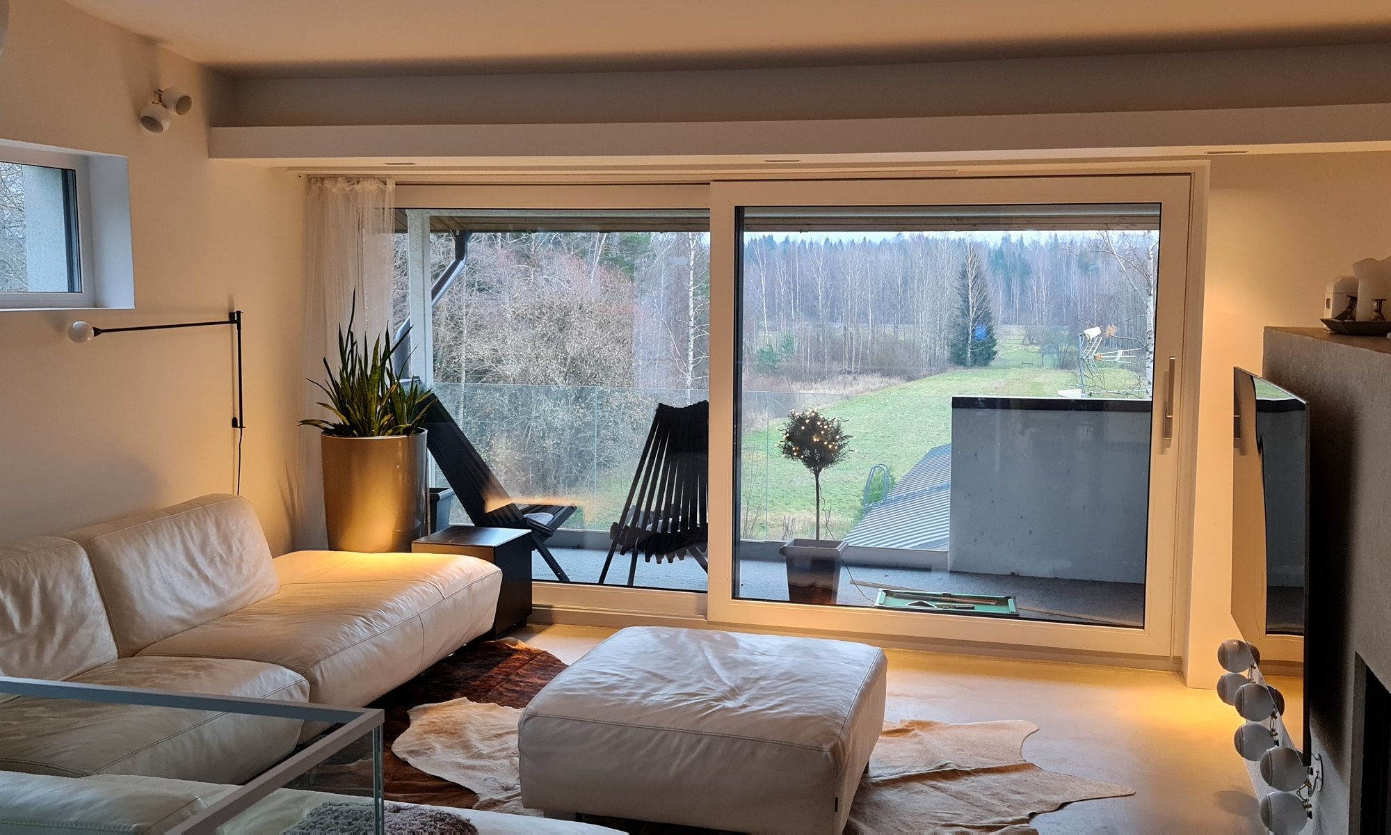 Gli spot LINJA5 illuminano il pavimento